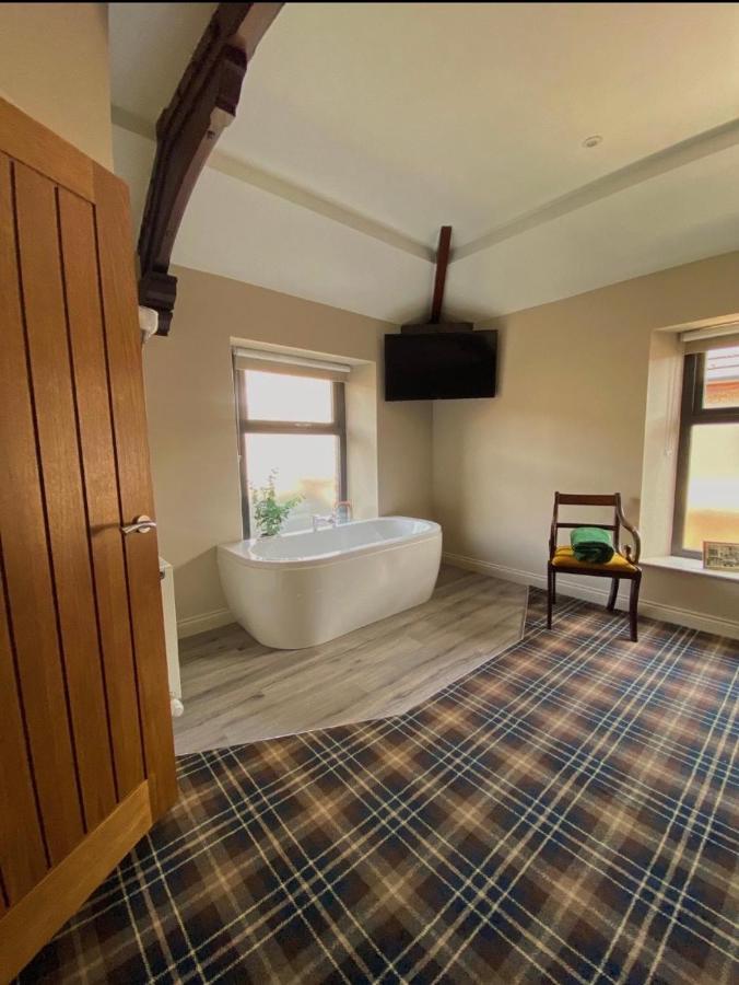 The Lounge Hotel & Bar Пенрит Екстериор снимка