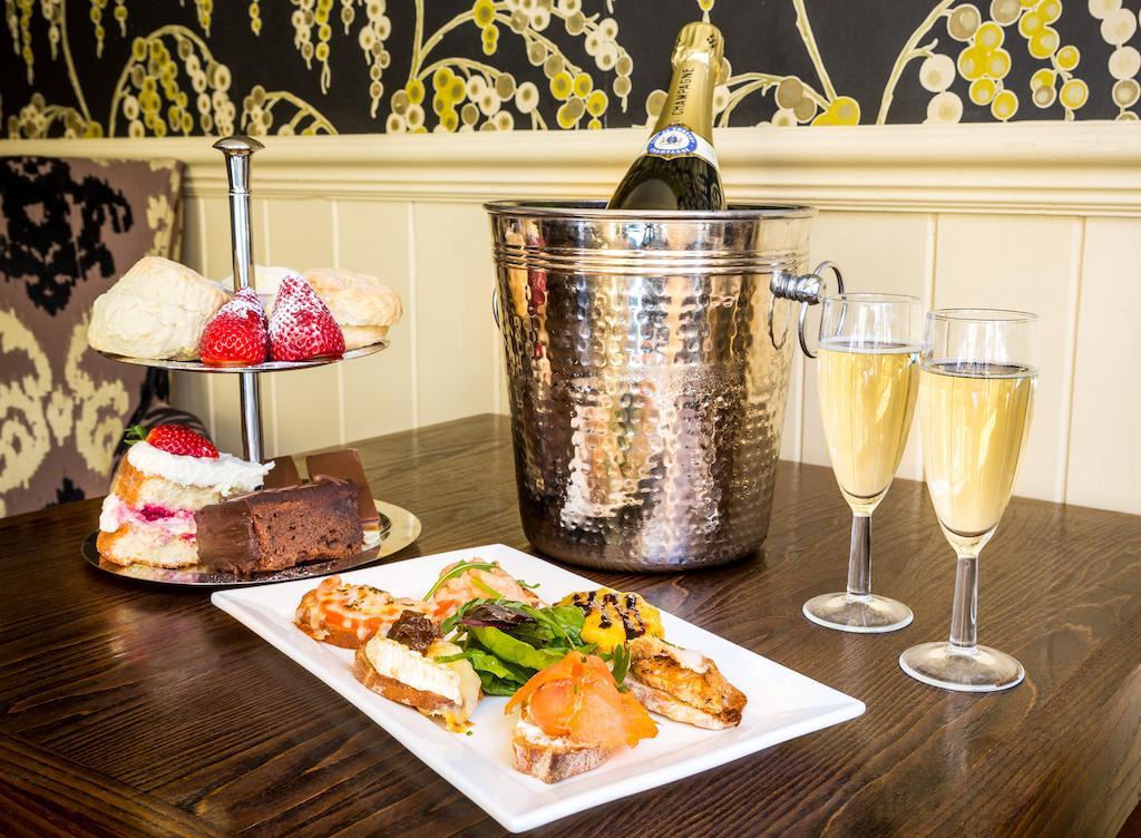 The Lounge Hotel & Bar Пенрит Екстериор снимка
