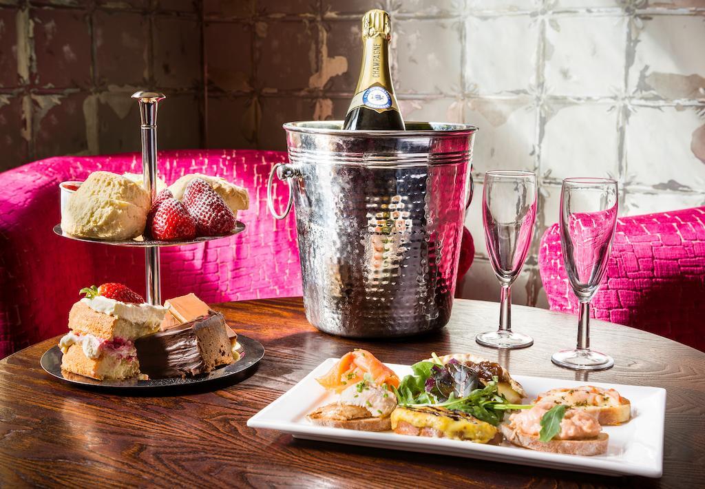 The Lounge Hotel & Bar Пенрит Екстериор снимка
